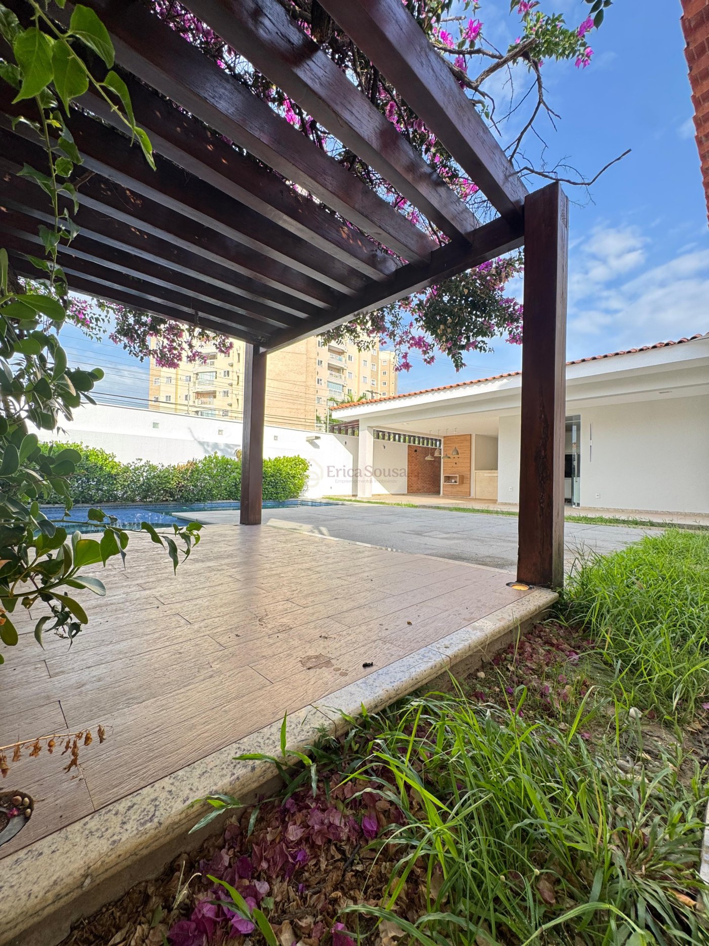  Belíssima casa no Condomínio Interlagos 