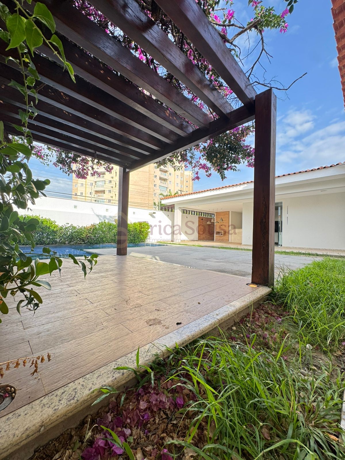  Belíssima casa no Condomínio Interlagos 