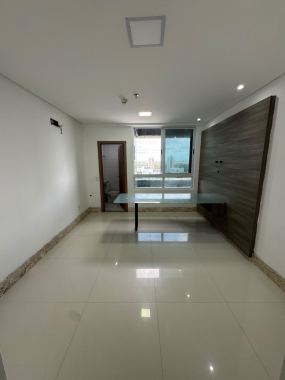 Sala comercial para Locação Anual no bairro Calhau em São Luís