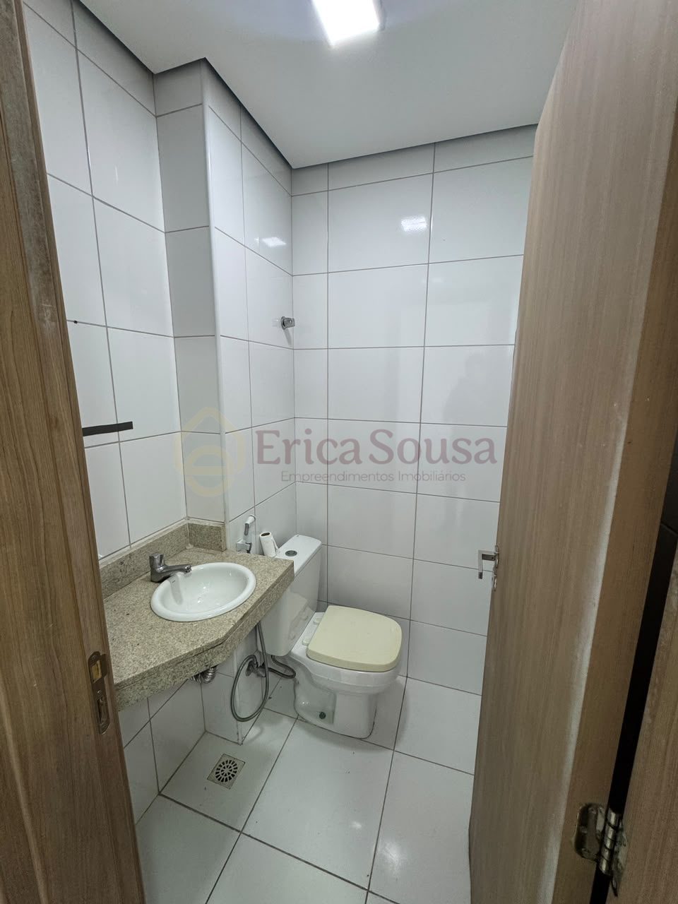 Sala comercial para Locação Anual no bairro Calhau em São Luís